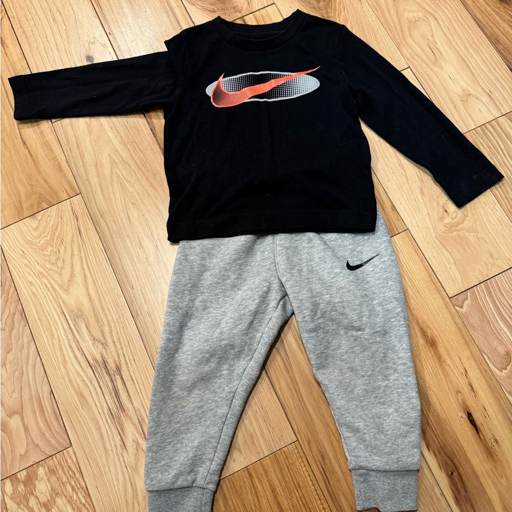 Nike Kids Black and Gray Sweatpants Set
